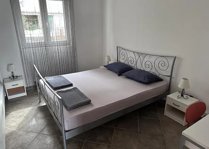 Krolo Otok Ciovo דירה טרוגיר
